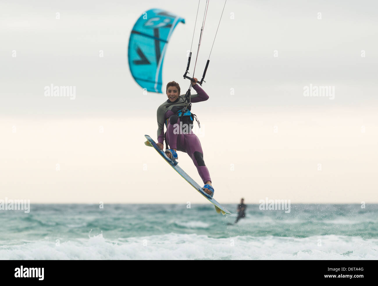Kitesurfen. Tarifa, Costa De La Luz, Cádiz, Andalusien, Spanien, Europa. Stockfoto