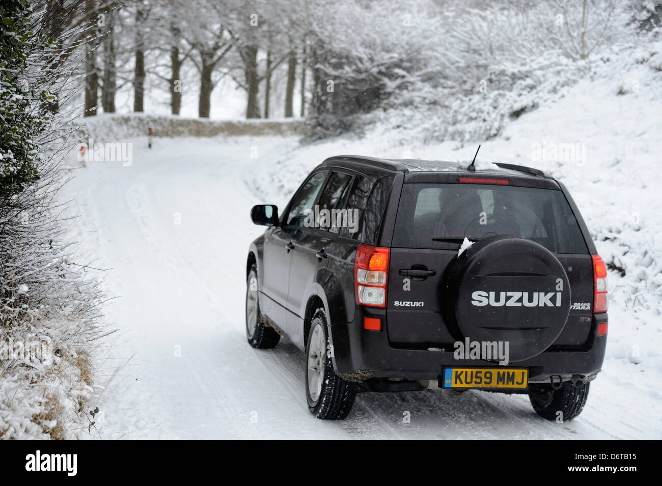 Geländewagen Auto auf einer Landstrasse Gloucestershire UK Stockfoto