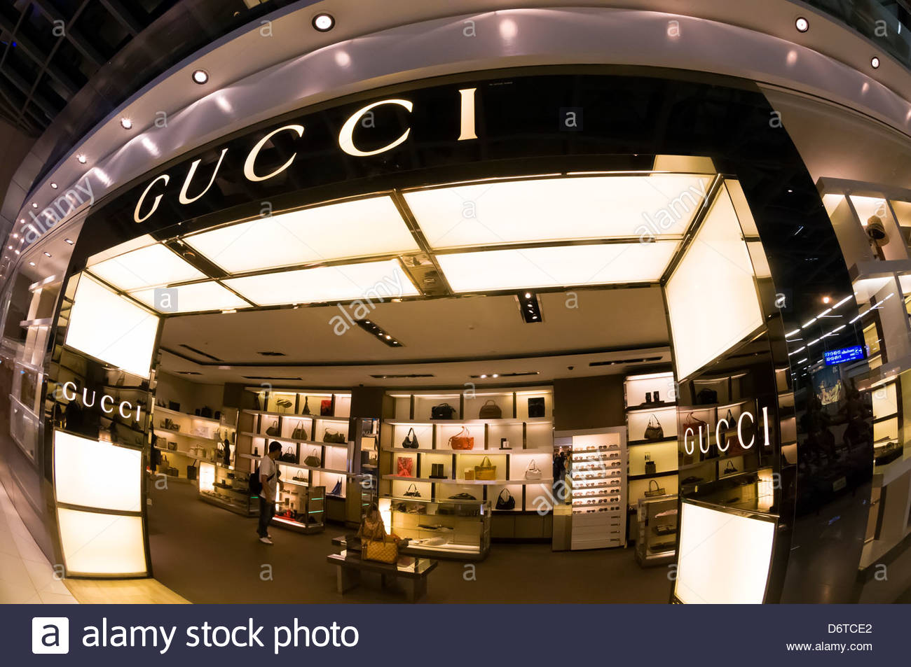 Gucci Shop Stockfotos & Gucci Shop Bilder - Seite 2 - Alamy