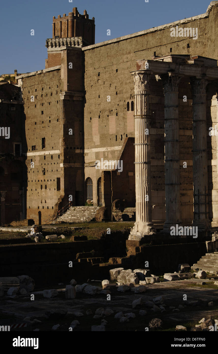 Kaiserforen. Forum des Augustus. Ruinen des Tempels des Mars Ultor. 2. Jahrhundert vor Christus. Rom. Italien. Stockfoto