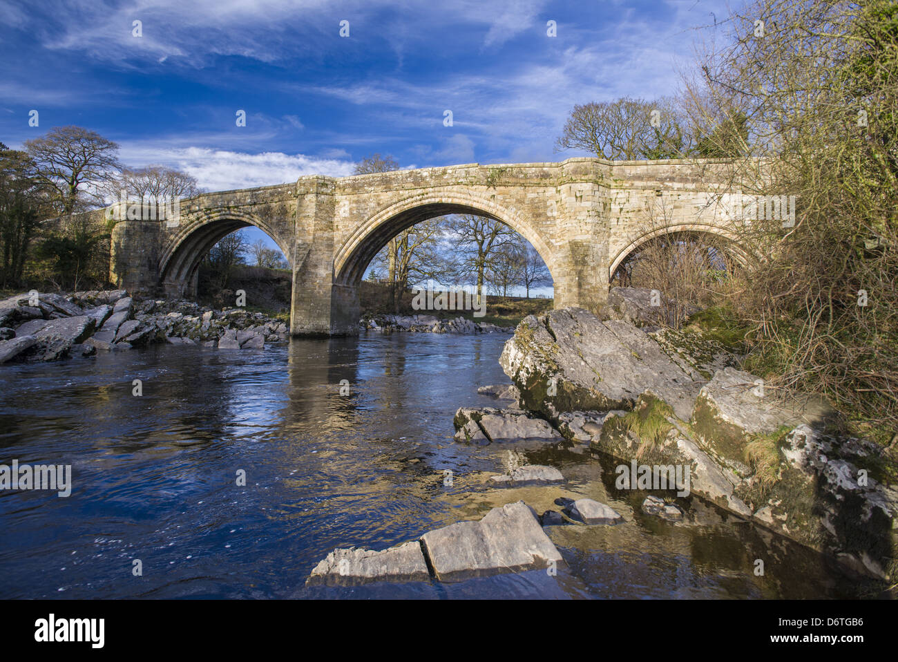 Teufelsbrücke, aus rund 1370, überqueren über Fluß Lune, Kirkby Lonsdale, Cumbria, England, November Stockfoto