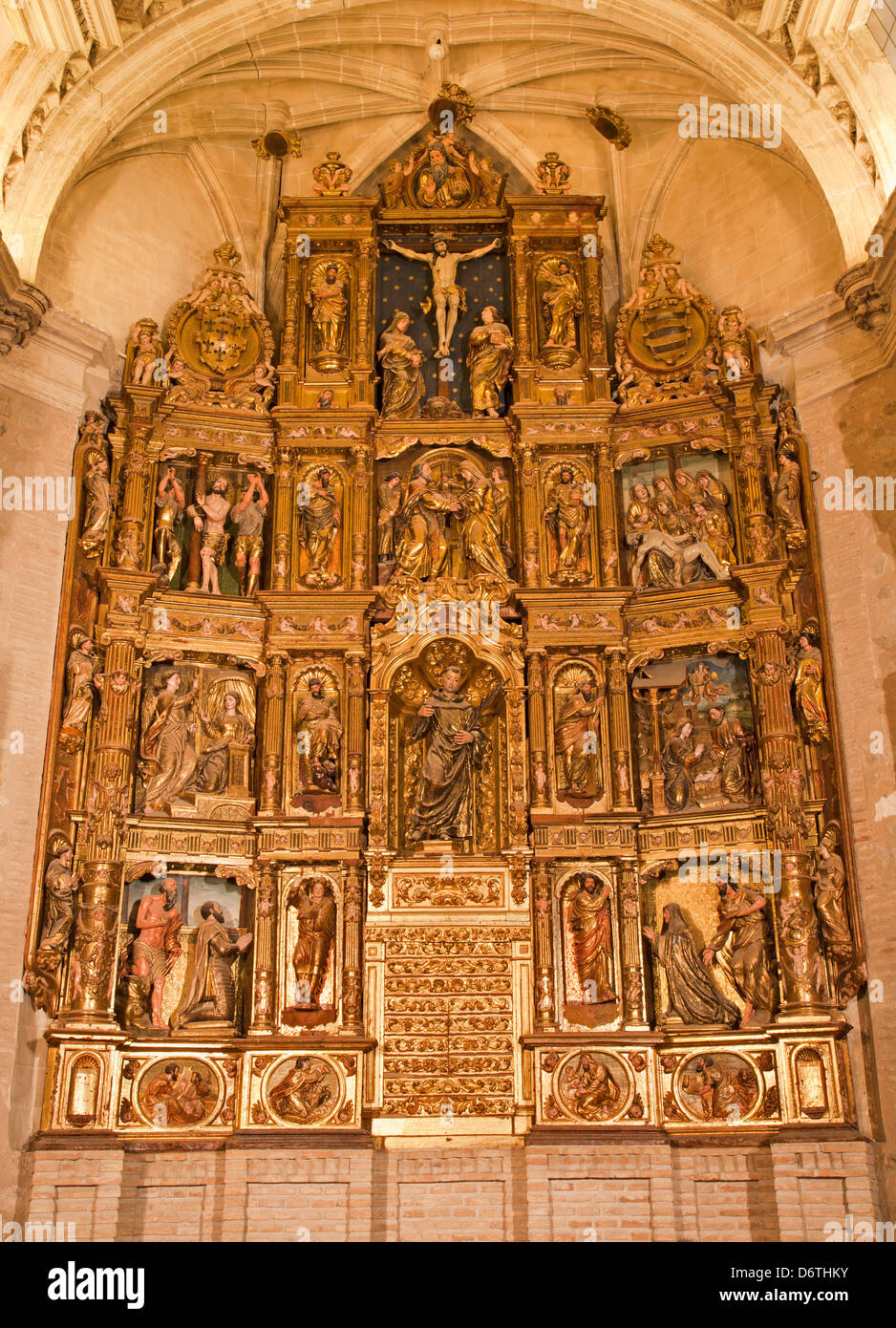 TOLEDO - März 8: Polychrome Hauptaltar der Kirche San Roman Stockfoto