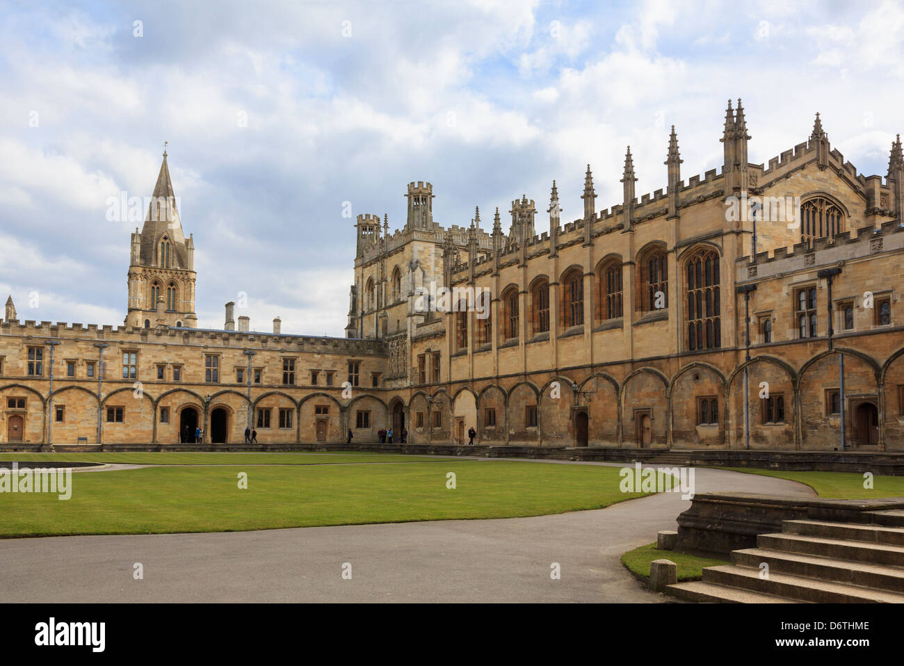 Kathedrale und der Universität Gebäude rund um große Viereck oder Tom Quad in Christus Kirche College Oxford Oxfordshire England UK Stockfoto