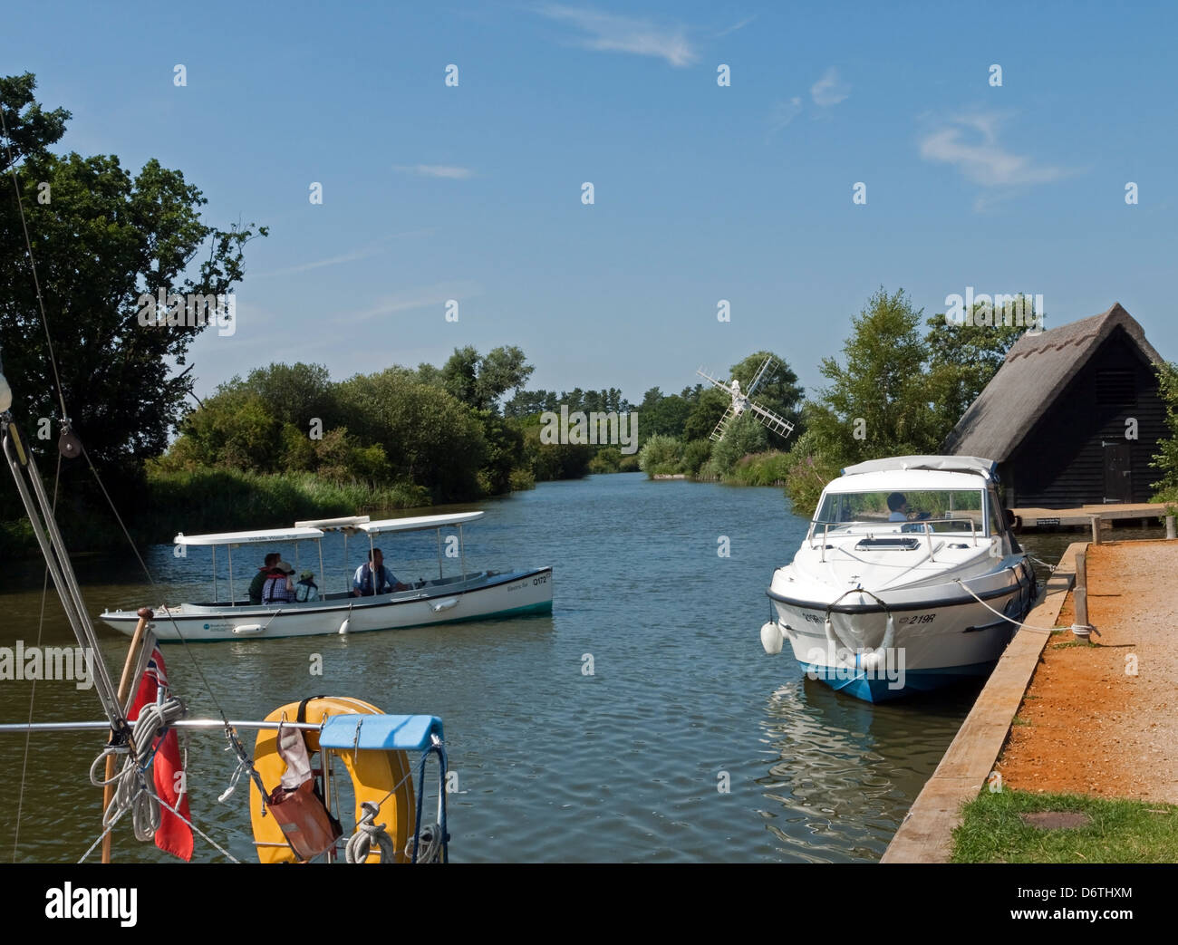 Electric Eel Boot auf dem Fluss Ant Teil der Norfolk Broads wie Hill, Norfolk, England Stockfoto