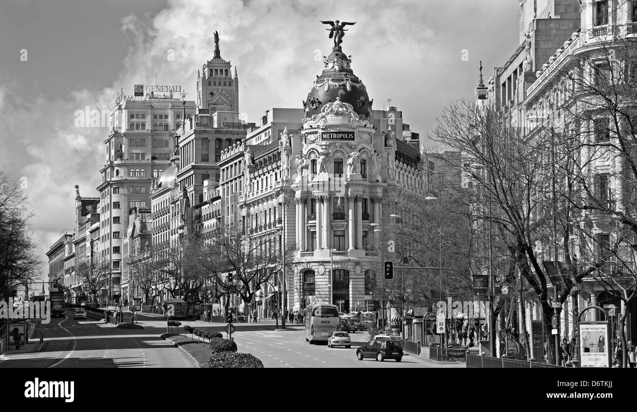 Madrid - Blick vom Plaza de Cibeles Cale de Alcala Straße und Metropolis Gebäude Stockfoto