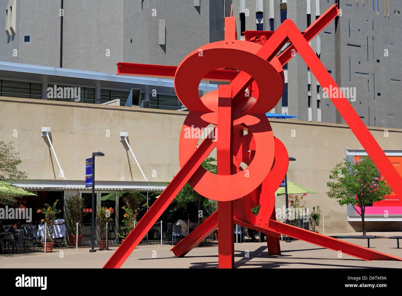 USA, Colorado, Denver, Lao Tzu Skulptur von Mark di Suveros, Acoma Plaza Stockfoto