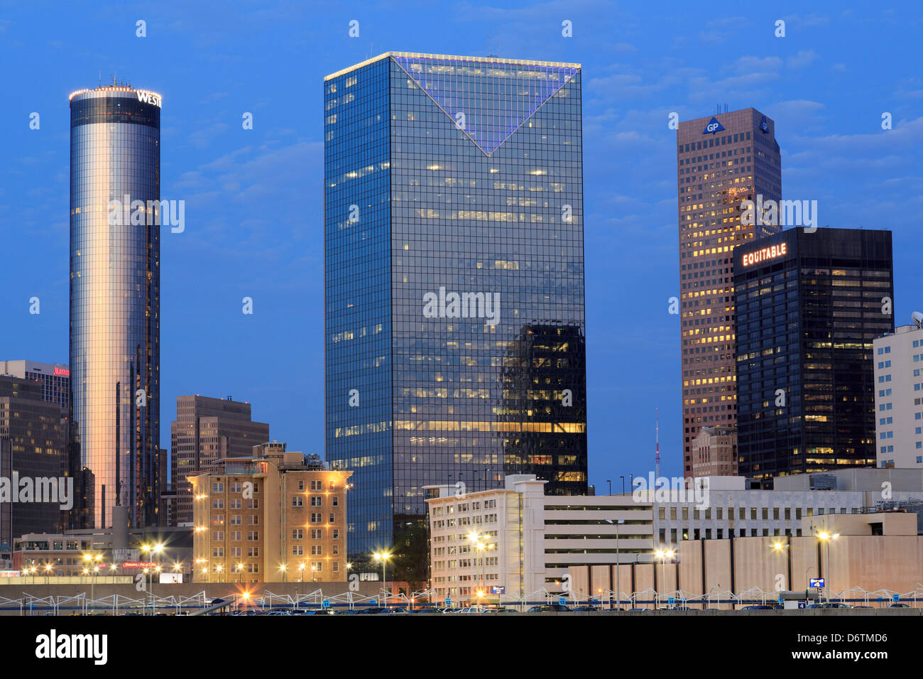 USA, Georgia, Atlanta, Skyline von Atlanta in der Abenddämmerung Stockfoto