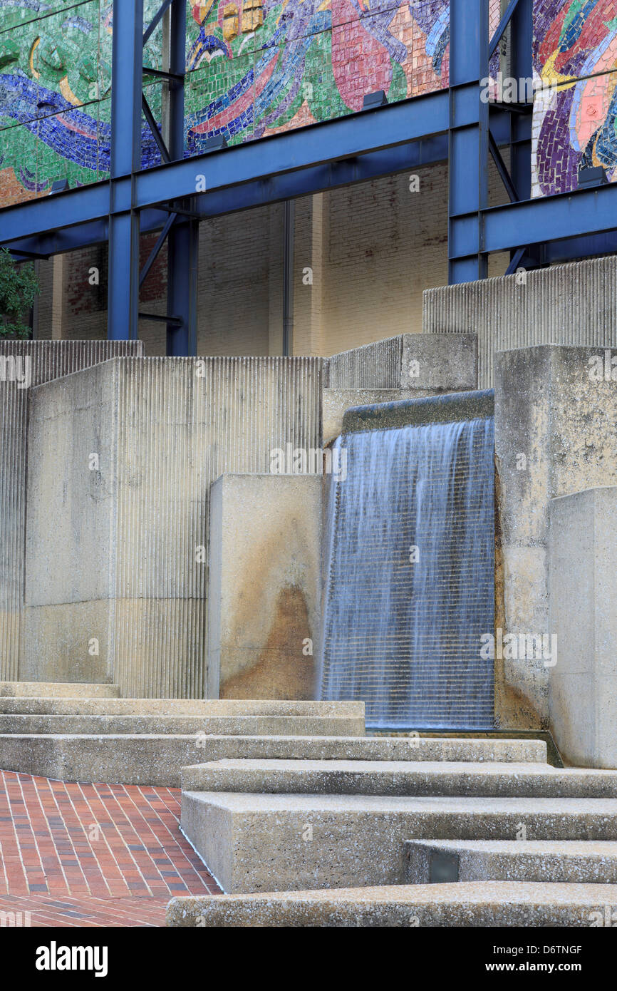 USA, Alabama, Birmingham, Brunnen im Civic Center Komplex Stockfoto