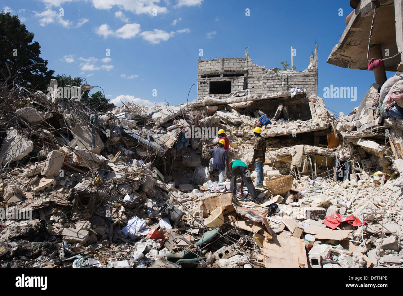 Bergung und Rekonstruktion arbeiten, Januar 2010 Erdbeben verursachten Schäden, Port au Prince, Haiti, Caribbean Stockfoto
