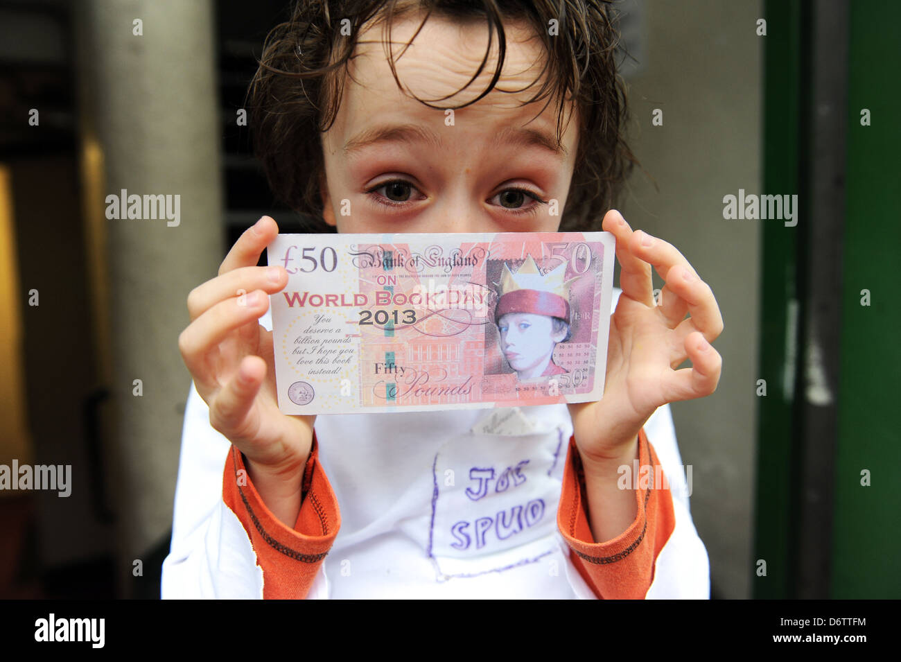 Joe Spud aus dem David Walliams Buch "Billionaire Boy" am Welttag des Buches 2013 Stockfoto