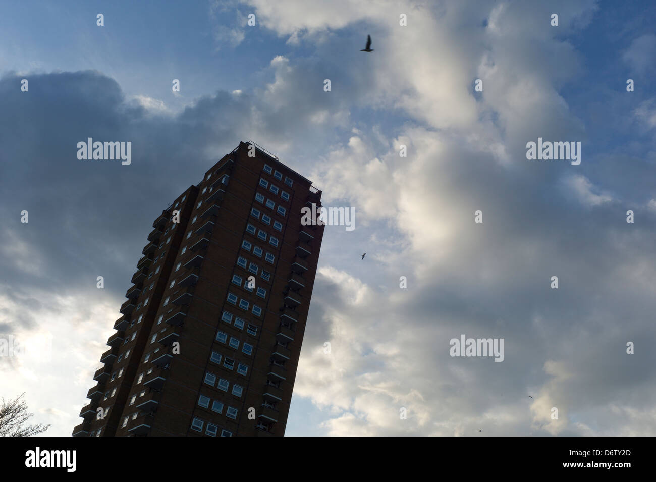 Hochhaus und bewölkten Himmel, Brighton, UK Stockfoto