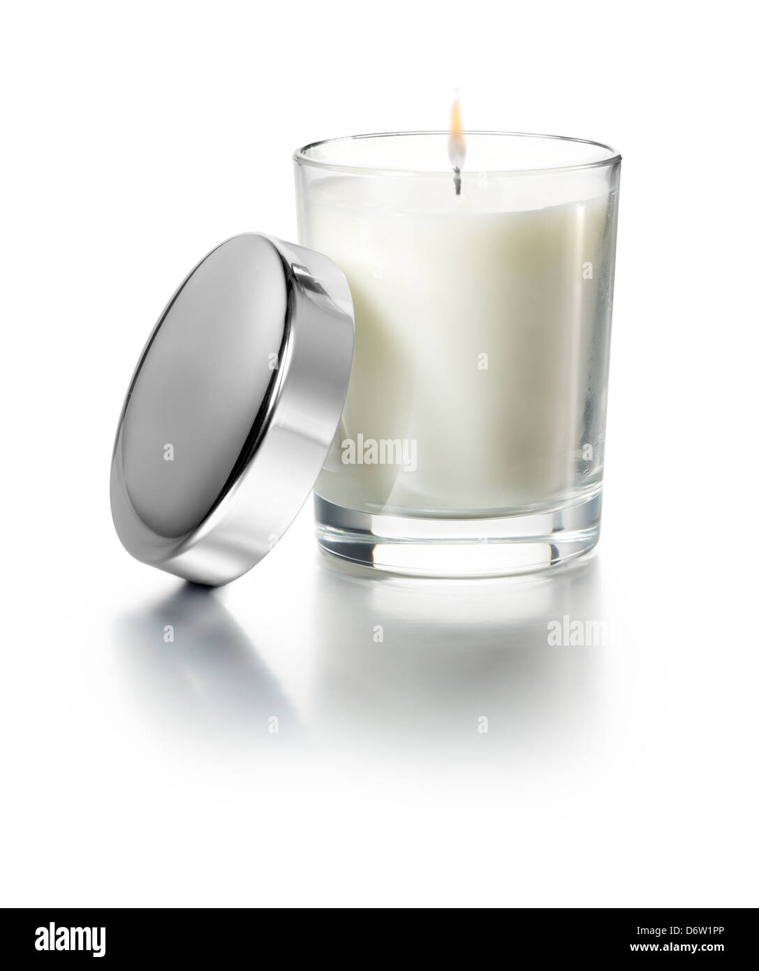 weiße duftende Kerze Silber Deckel Stockfoto