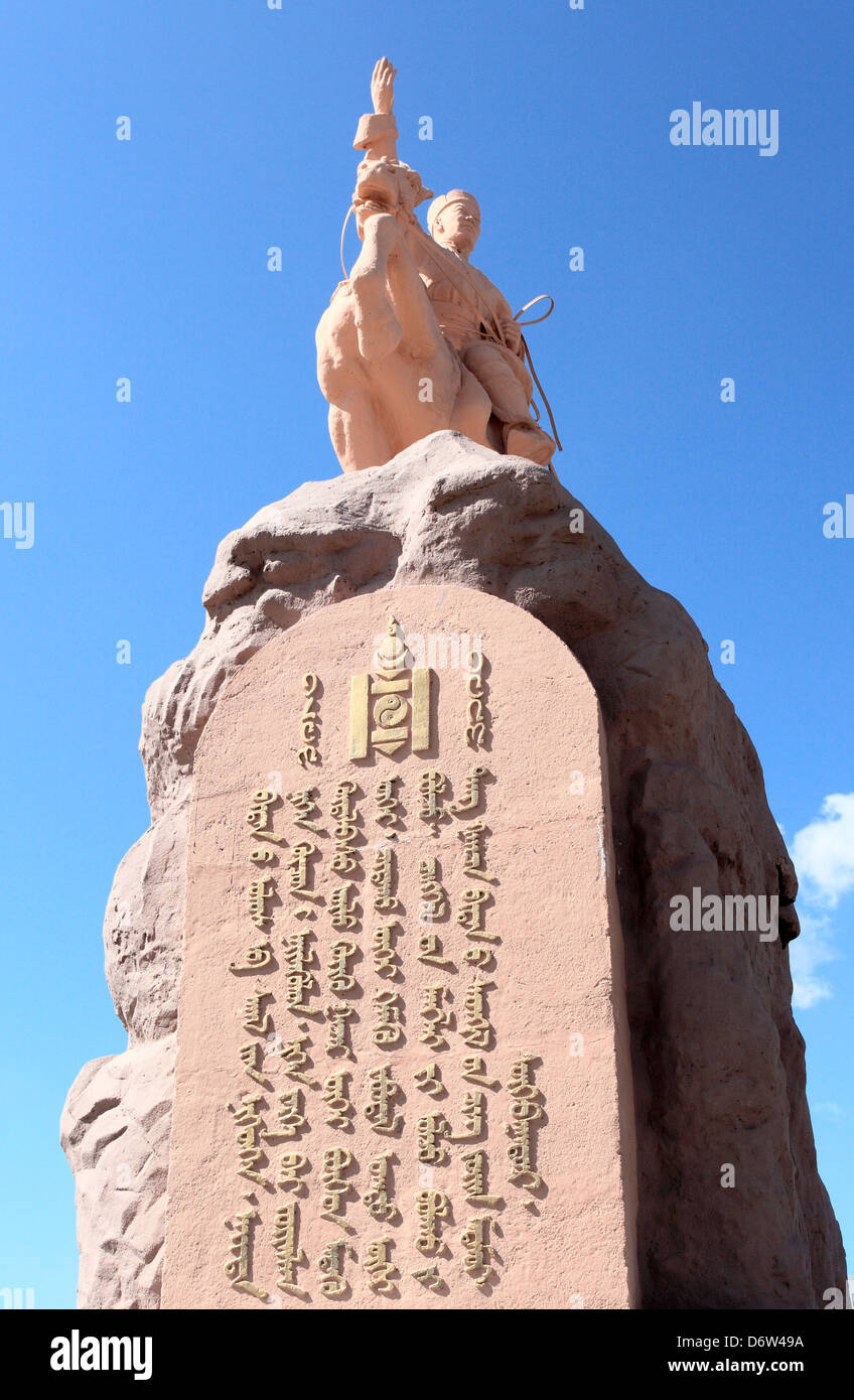 Niedrigen Winkel Ansicht einer Statue von Damdin Sukhbaatar am Sukhbaatar Platz, Ulaanbaatar, Mongolei Stockfoto