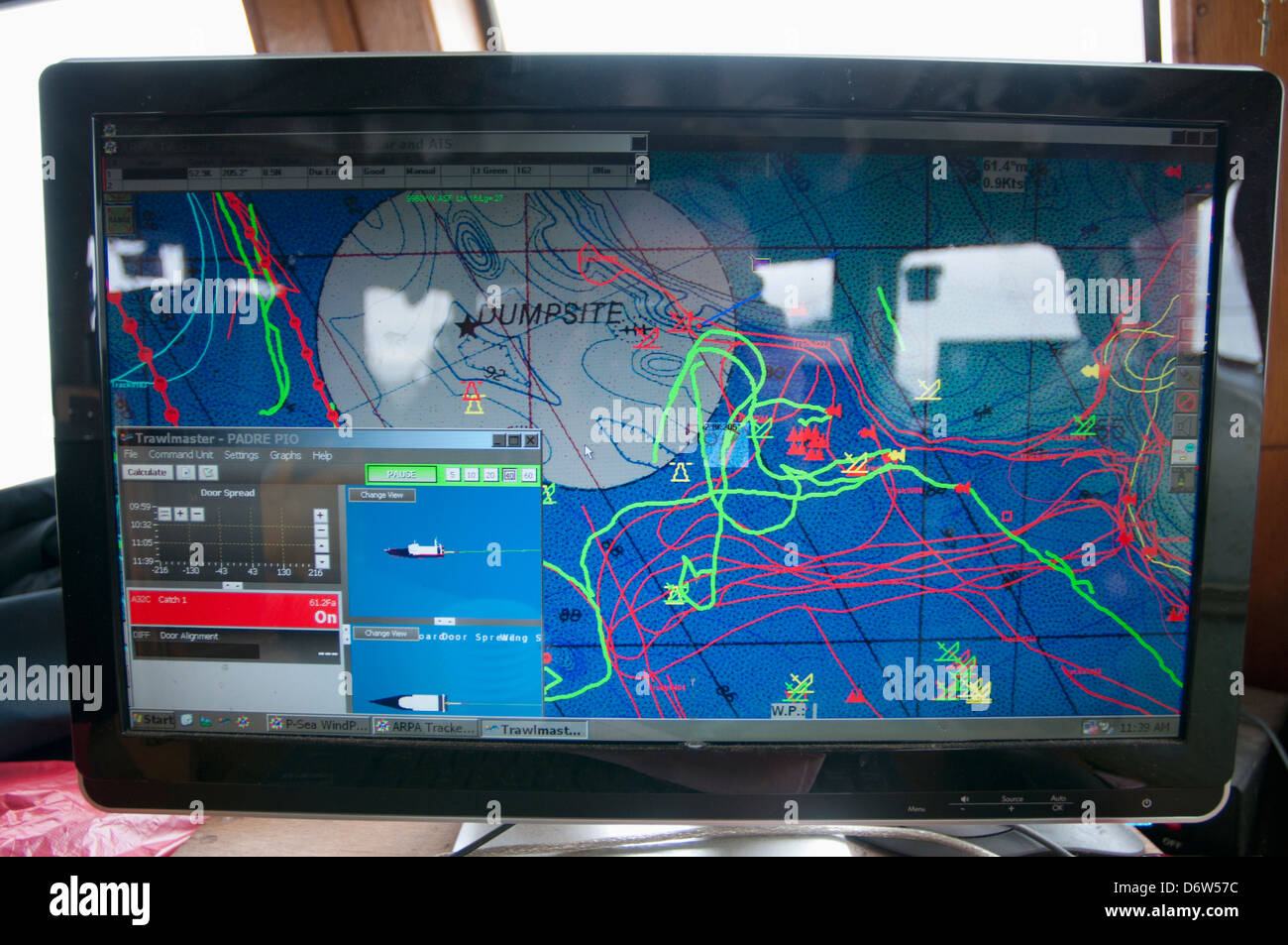 Computer verfolgt seetüchtige Informationen an Bord kommerzielle Fischkutter. Stellwagen Banken, New England, Vereinigte Staaten von Amerika Stockfoto