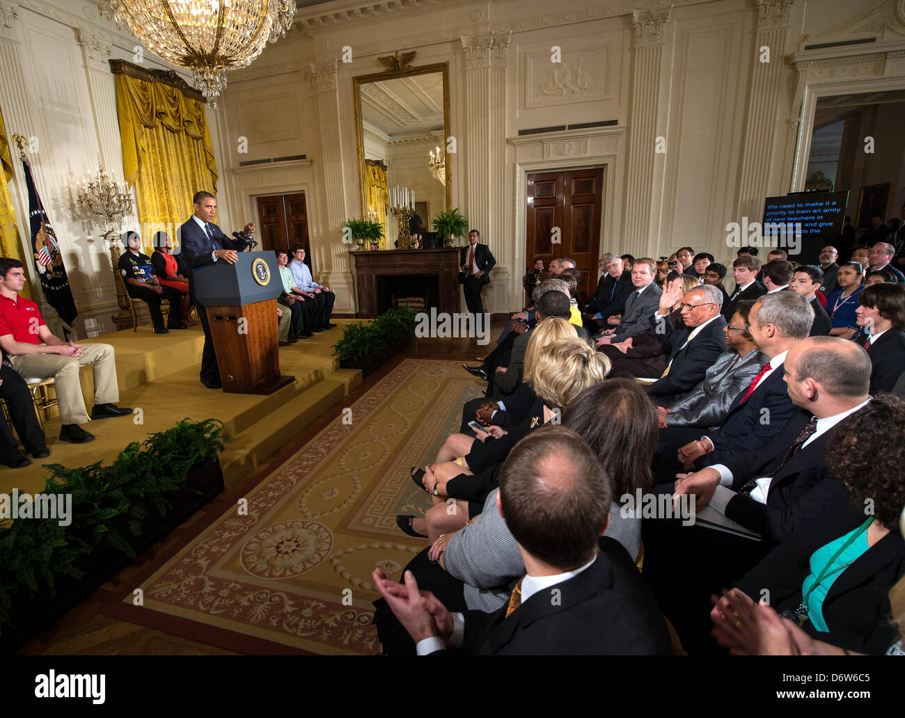 US-Präsident Obama sagt auf der 3. jährlichen White House Science Fair im East Room des weißen Hauses 22. April 2013 in Washington, DC.  Die Wissenschaftsmesse feierte Student Gewinner eines breiten Spektrums von Wissenschaft, Technik und Mathematik Wettbewerbe aus über dem Land. Stockfoto