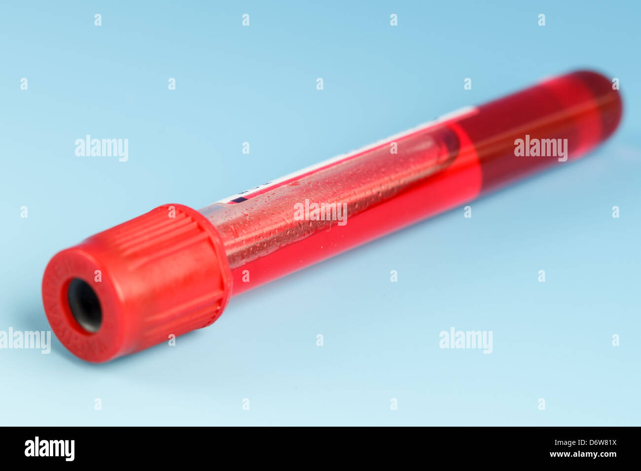 Blutprobe in einem Reagenzglas Vacutainer Stockfoto