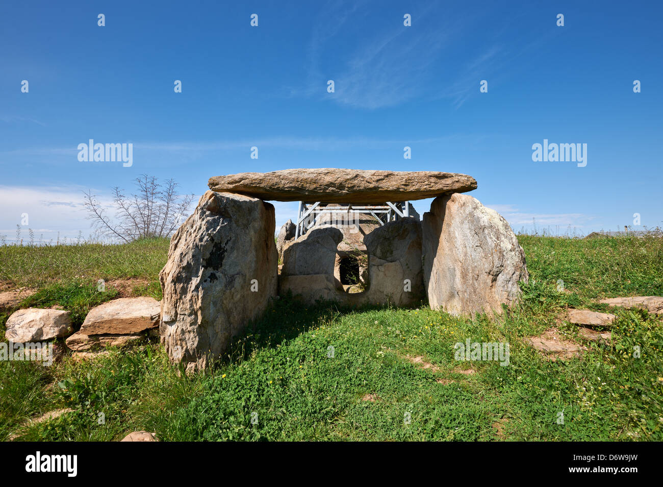 Alten thrakischen Dolmen Stein Grab in der Nähe Stadt Edirne, Türkei Stockfoto