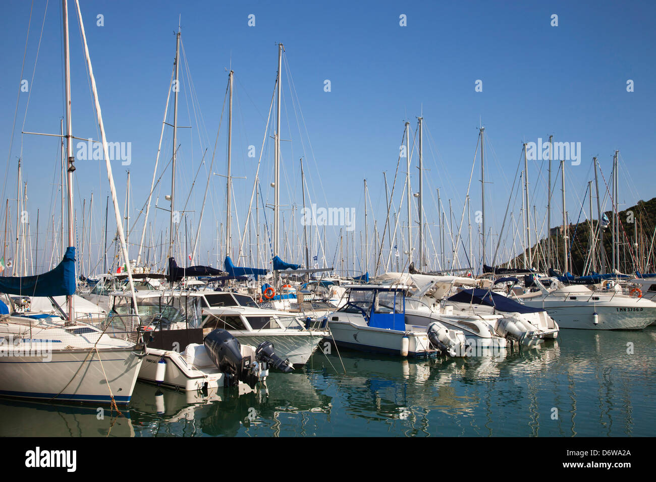 Boote im Hafen von Cala Galera, Argentario, Maremma, Toskana, Italien, Europa Stockfoto