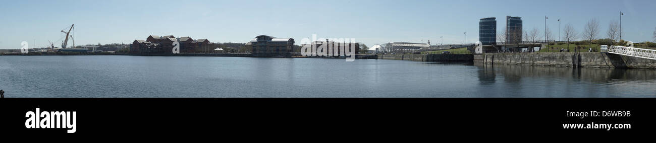 Chatham Medway klaren Himmel Kran Dock Yard Flusswasser Stockfoto