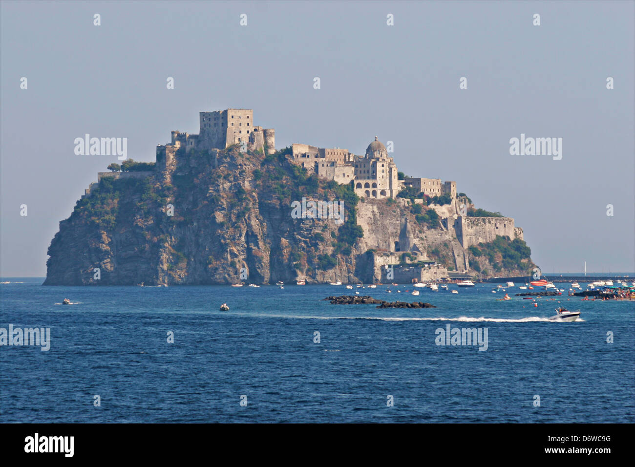 Italien, Ischia, Castello Aragonese, Ansicht der Stadt auf der Insel Stockfoto