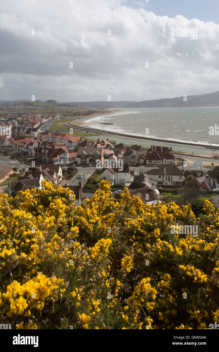 Die Stadt Llandudno, Wales. Erhöhten malerischen Blick auf die West Shore von Llandudno mit Conwy Bay im Hintergrund. Stockfoto