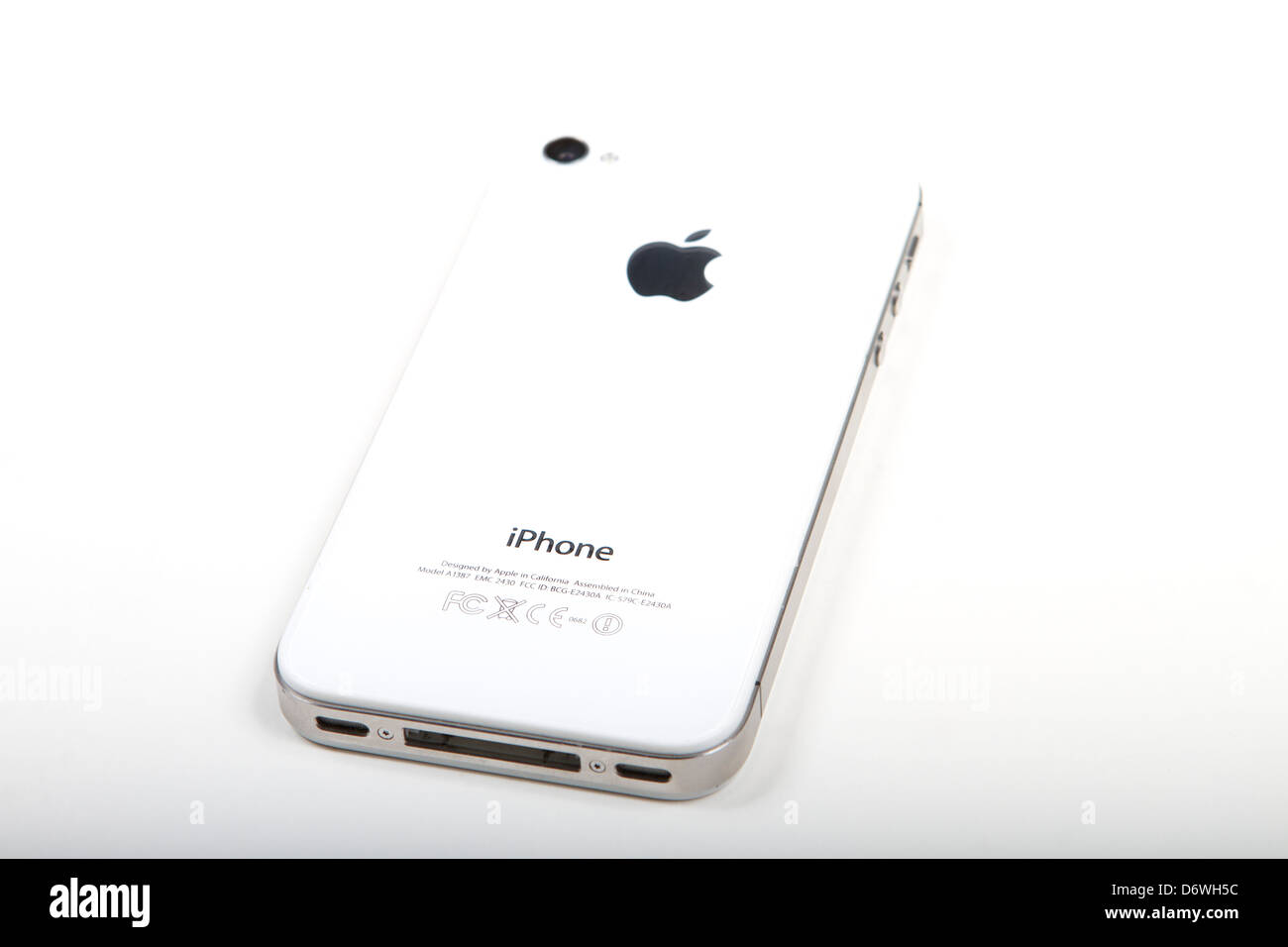Weiße Iphone 4 s Rückansicht auf weißem Hintergrund Stockfoto