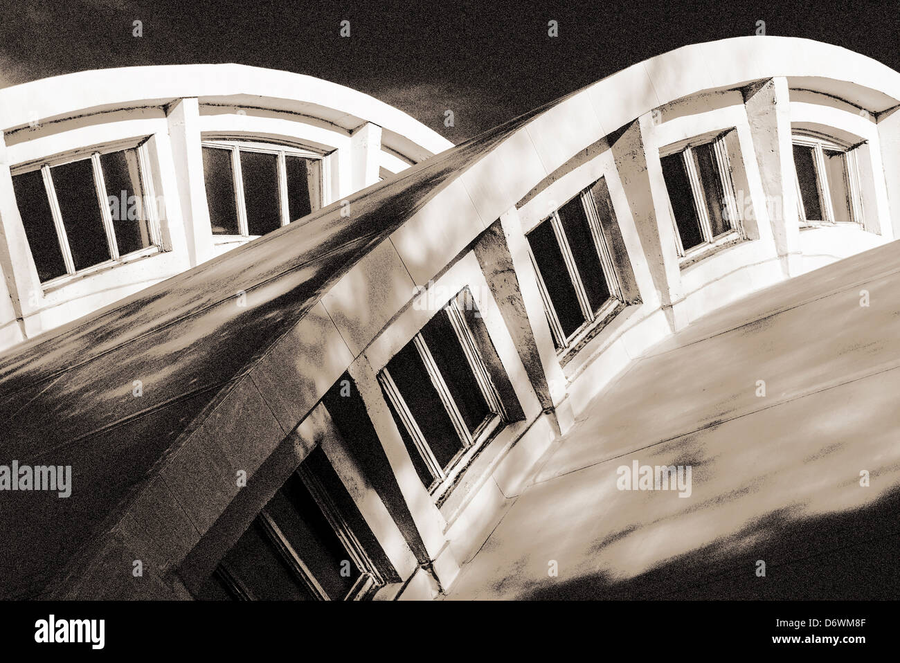 Architektonische Kuriosität: geschwungene Dach einer modernen Kirche in Montreal (Lith print) Stockfoto