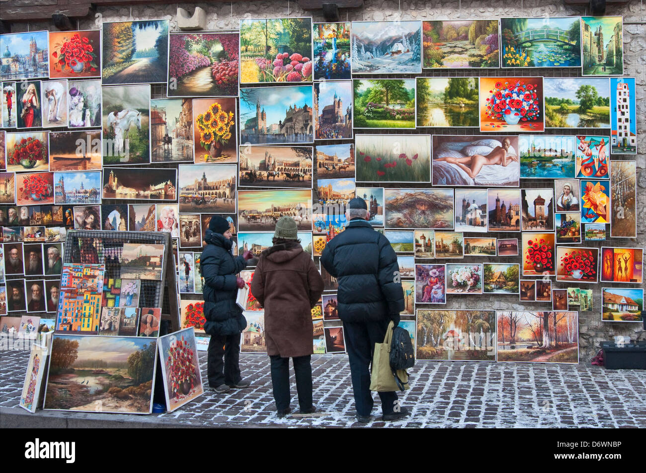 Kunst-Anzeige auf der Stadtmauer in der Nähe von Florianstor in Krakau, Polen Stockfoto