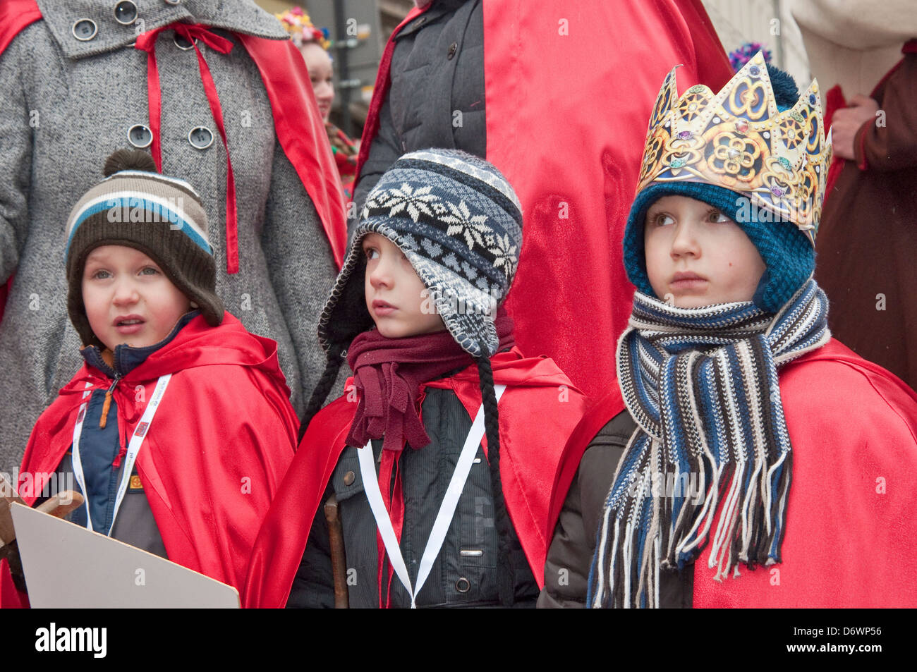 Kinder bei Kavalkade Könige, Heilige drei Könige Urlaub Prozession, Krakau, Polen Stockfoto