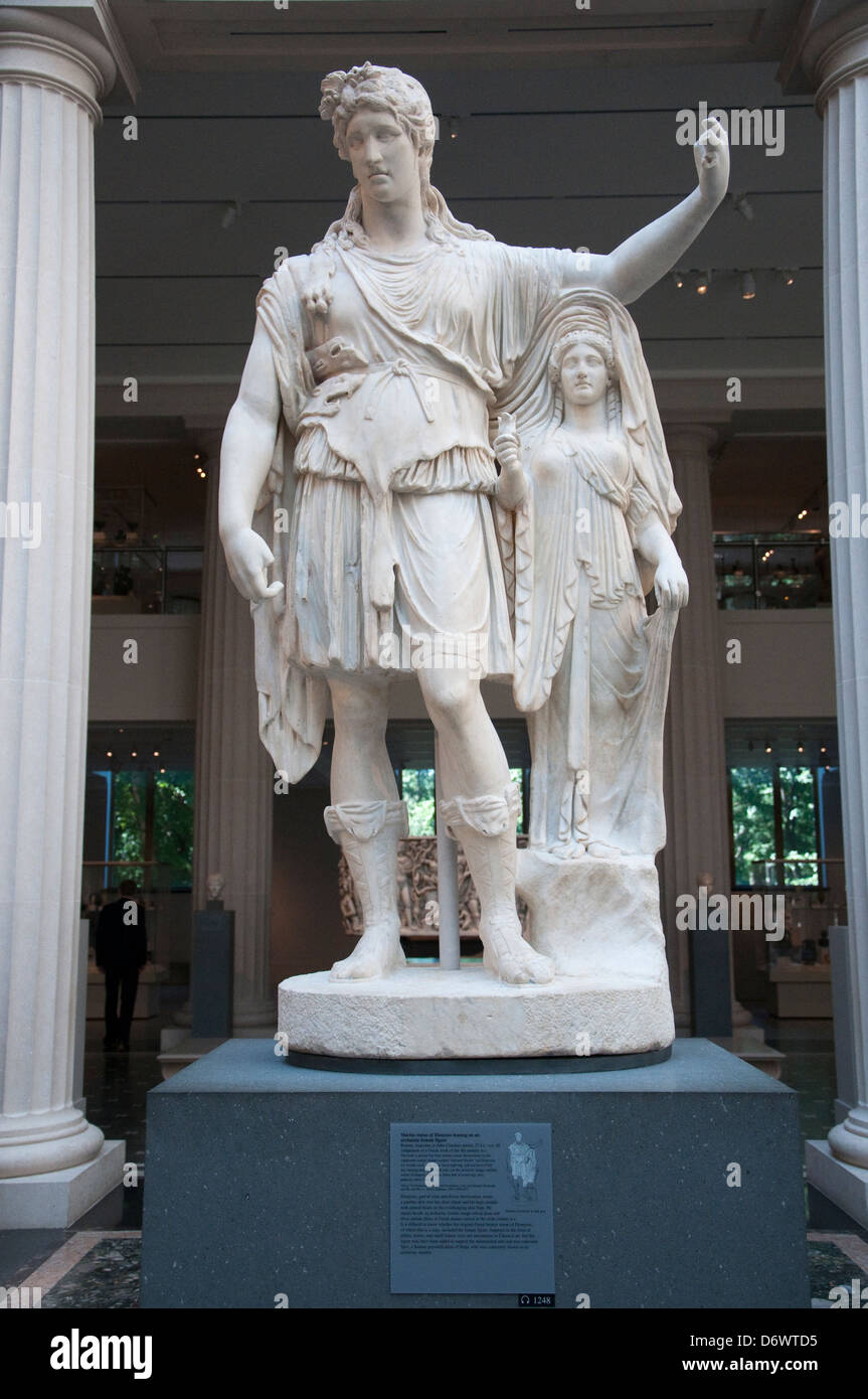 Eine Statue des Dionysos in der griechischen und römischen Kunst Galerie im Metropolitan Museum of Art, (Met) in New York City USA Stockfoto
