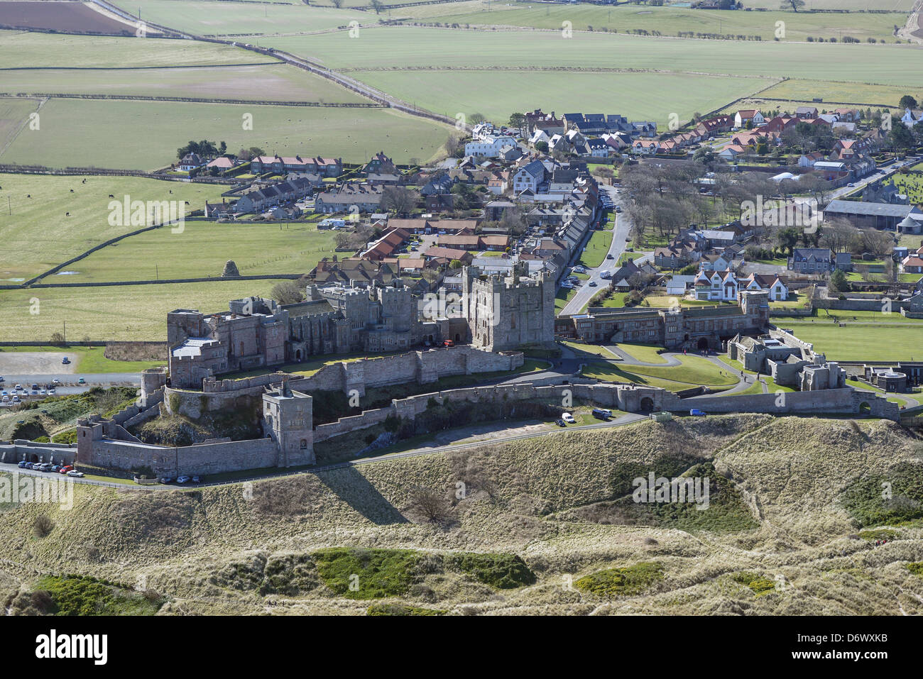 Luftaufnahme von Bamburgh Castle in Northumberland Stockfoto