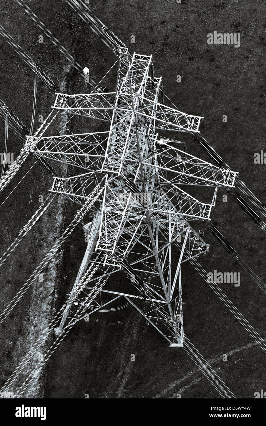 Schwarz / weiß Luftaufnahme zeigt Stromleitungen und pylon Stockfoto