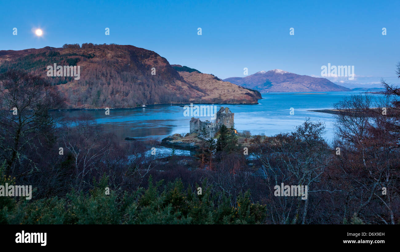 Eilean Donan Castle und Loch Duich, Dornie, Highland, Schottland, UK, Europa. Stockfoto