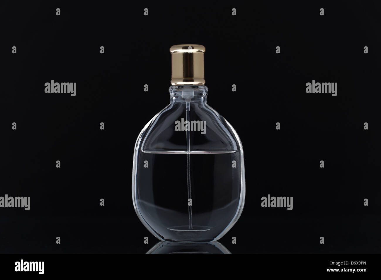 Parfum Schwarze Flasche Stockfotos und -bilder Kaufen - Alamy