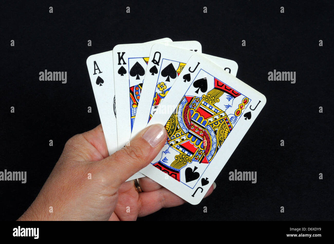 Frau mit Spielkarten, Ass, König, Dame und Bube Pik, England, Vereinigtes Königreich, West-Europa. Stockfoto