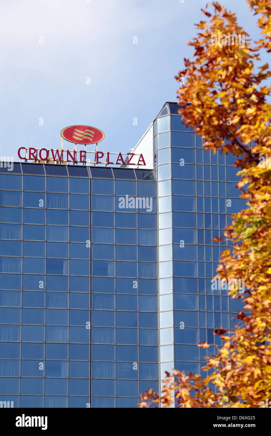 Crowne Plaza Hotel Glasgow im Herbst an der Congress Road, Schottland, Großbritannien Stockfoto