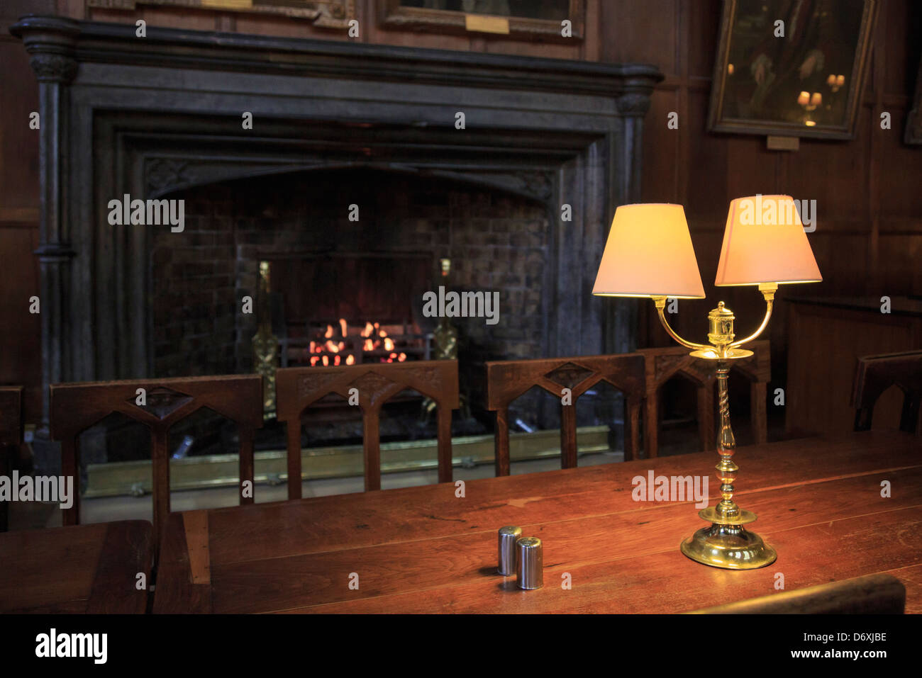 Kamin in historischen Christ Church College Große Halle Universität Esszimmer Einstellung für Hogwarts Hall. Oxford, Oxfordshire, England, Großbritannien Stockfoto