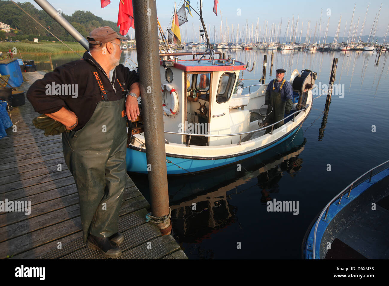 Flensburg, Deutschland, Teilzeit Fischer nach der Arbeit am Dock in Fahrensodde Stockfoto