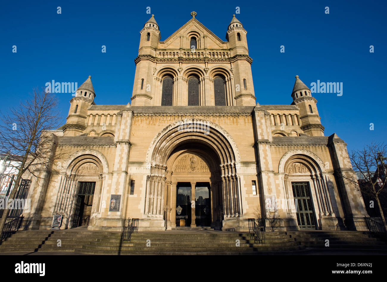 Fassade der Kathedrale von Saint Anne, Donegall Street, Belfast Stockfoto
