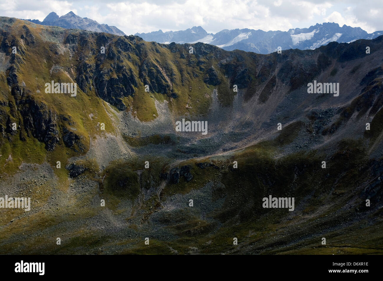 Vergletscherte Tal an den Hängen der Wuosthorn darunter hängenden Tal an der Spitze der schweizerischen Ruedisch Talli Davos Stockfoto