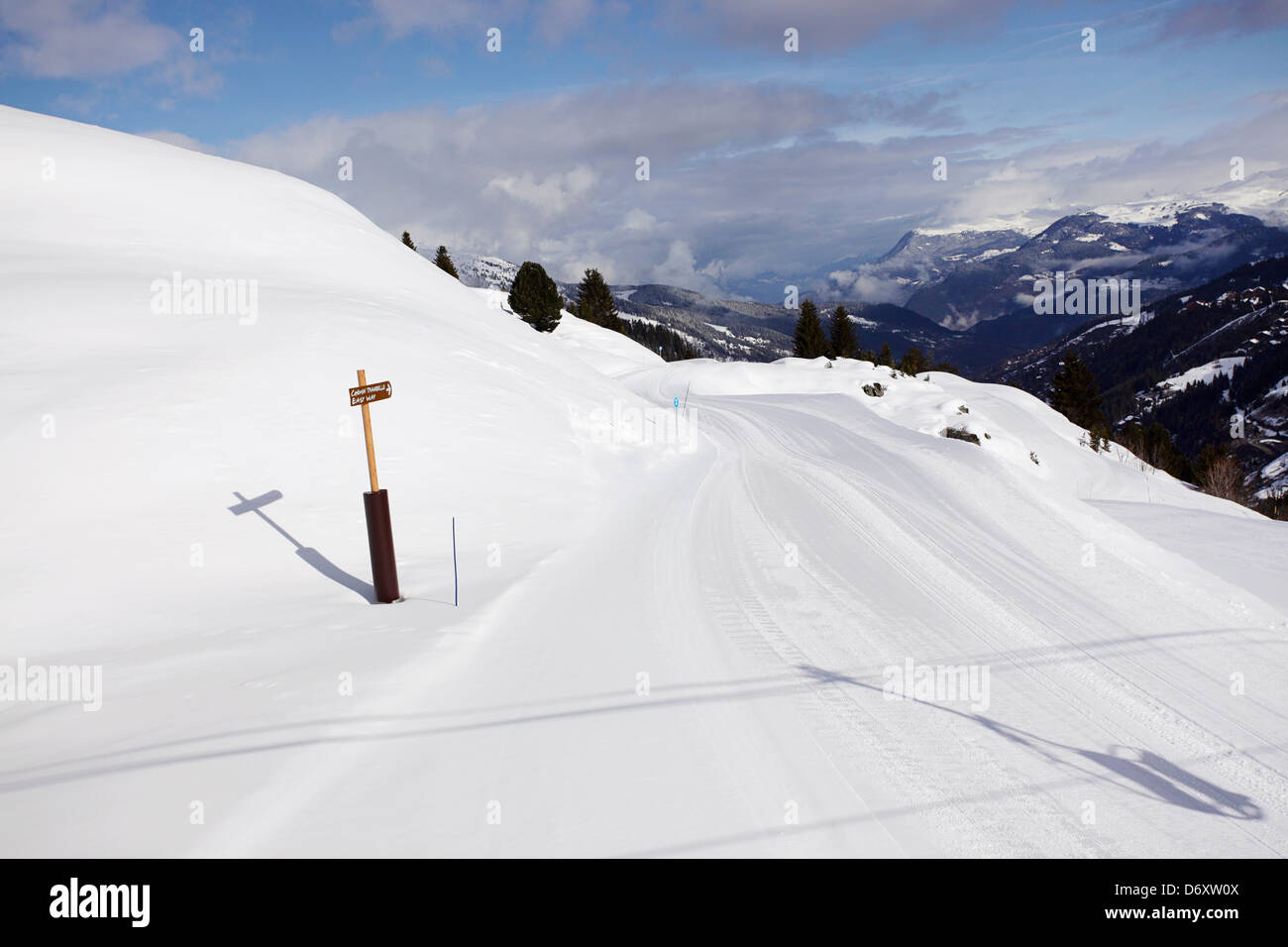 Gut gepflegte Skiroute. Skifahren in Meribel, Frankreich Stockfoto