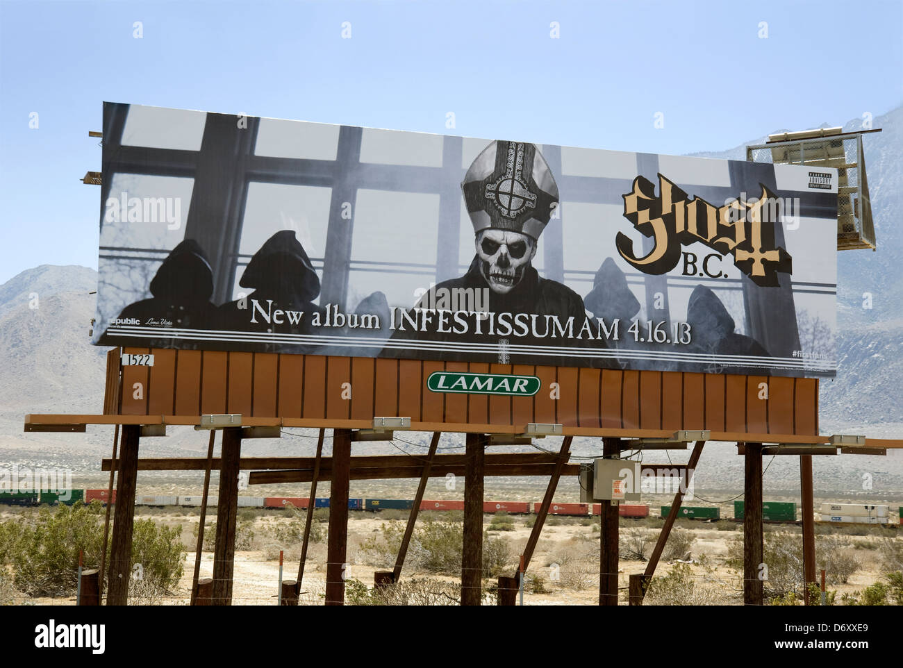 Billboard Förderung Ghost BC auf der Autobahn im Banning in der Nähe von Palm Springs, Kalifornien Stockfoto