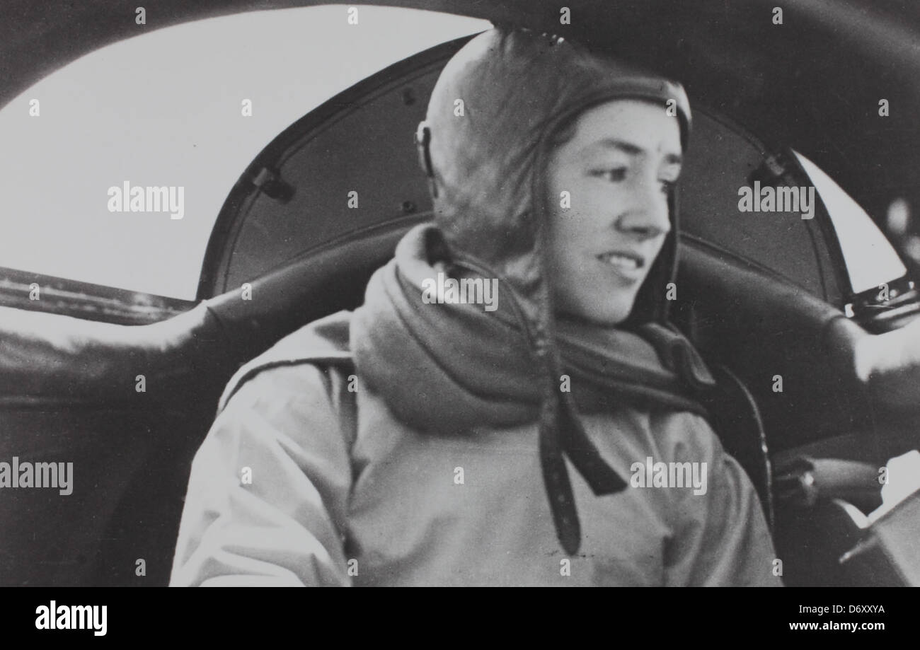 Anne Morrow Lindbergh im cockpit Stockfoto