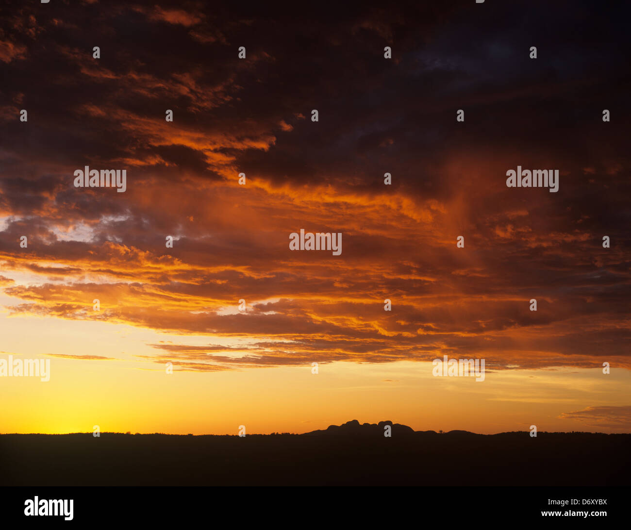 Australien, Northern Territory, Uluru-Kata Tjuta National Park, The Olgas Abendhimmel Stockfoto