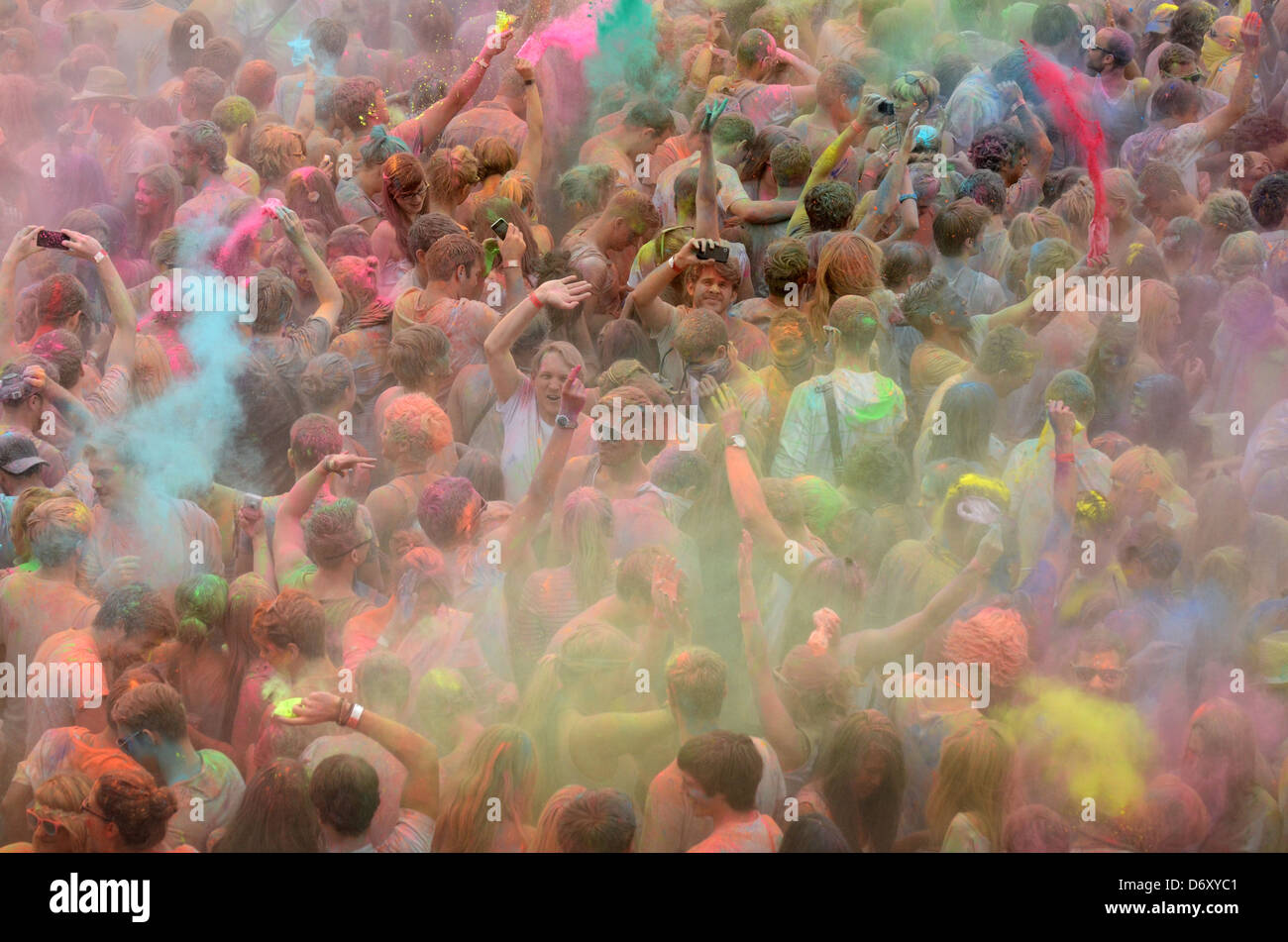 Berlin, Deutschland, Berlin feiern das Indian Holi-Festival im Postbahnhof Stockfoto