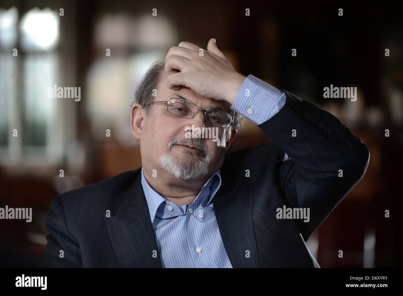 Berlin, Deutschland, Schriftsteller Salman Rushdie, im interview Stockfoto