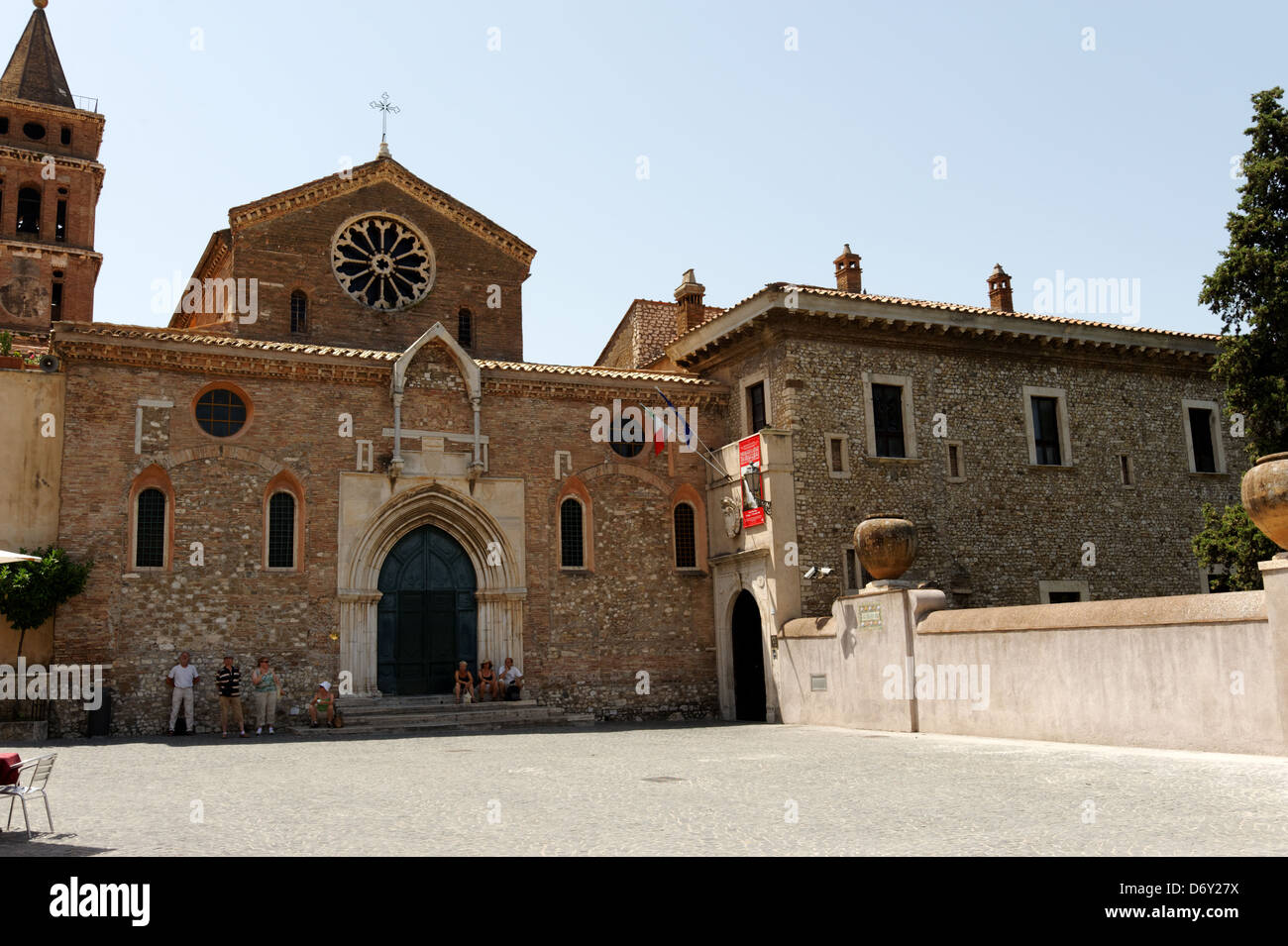 Villa D Este. Tivoli. Italien. Blick auf die Fassade der Kirche Santa