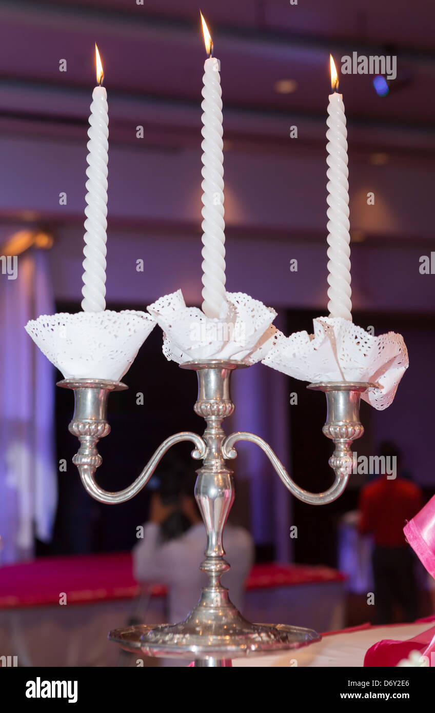 Schöne Kerzen mit Flamme Wedding party Stockfoto