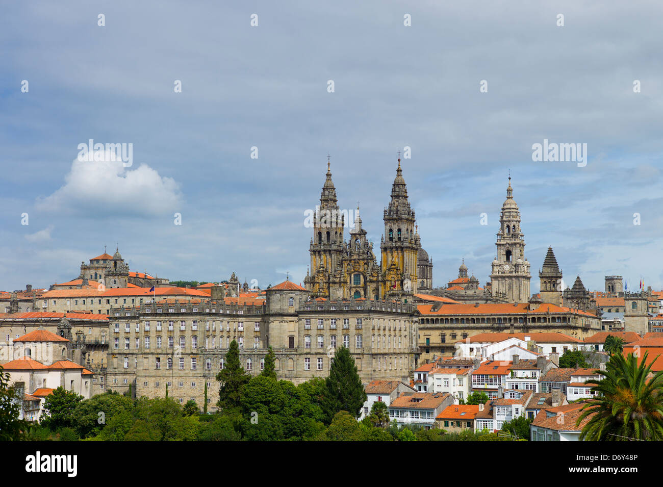 Komplexe, römisch-katholische Kathedrale Catedral de Santiago de Compostela, Stadtbild von Alameda-Park, Galicien, Spanien Stockfoto