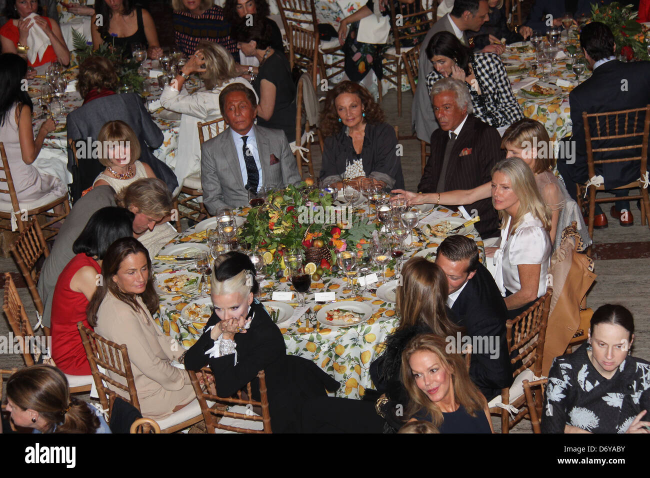 Daphne Guinness, Anna Wintour, Valentino, Diane Von Furstenberg, Giancarlo Giammetti Valentino Garavani ist ausgezeichnet mit dem Stockfoto